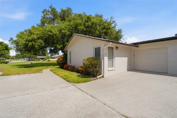 Property Slideshow image 2 of 46 | 1335 queen anne dr c, Palm Harbor, FL, 34684