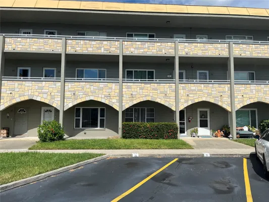 Property Slideshow image 2 of 41 | 2462 brazilia dr 22, Clearwater, FL, 33763