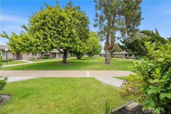 Property Slideshow image 2 of 27 | 1281 knollwood 44l, Seal Beach, CA, 90740