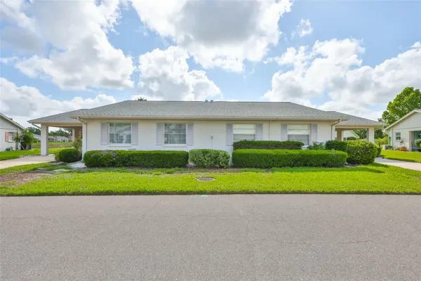 Property Slideshow image 3 of 63 | 109 glendower cir, Sun City Center, FL, 33573