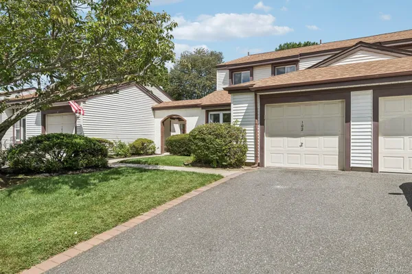 Property Slideshow image 3 of 48 | 102 gotham way, Saint James, NY, 11780