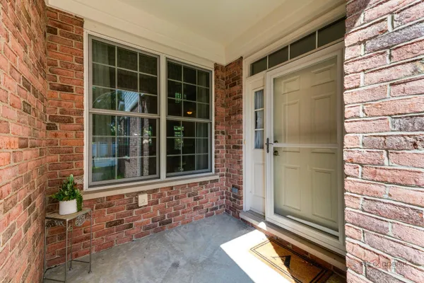 Property Slideshow image 3 of 36 | 1834 torrey pkwy, Libertyville, IL, 60048