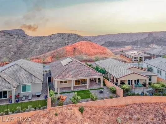 Property Slideshow image 2 of 78 | 32 tatahatso point st, Henderson, NV, 89011