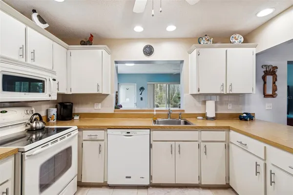 Property Slideshow image 3 of 46 | 11719 alderwood dr, New Port Richey, FL, 34654