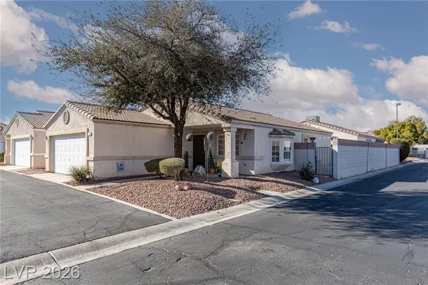 Property Slideshow image 2 of 39 | 5113 midnight oil dr, Las Vegas, NV, 89122