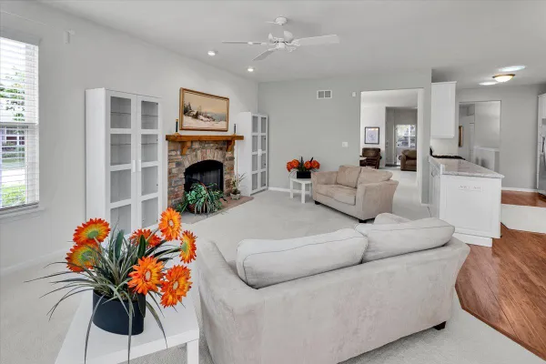 Property Slideshow image 3 of 23 | 918 scottsdale dr, Pingree Grove, IL, 60140