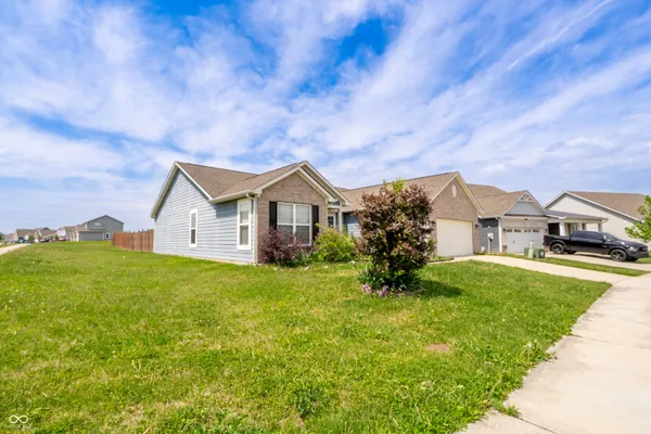 Property Slideshow image 3 of 33 | 5250 hearst ln, Indianapolis, IN, 46239