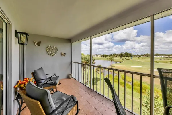 Property Slideshow image 3 of 61 | 408 cerromar cir 331, Venice, FL, 34293