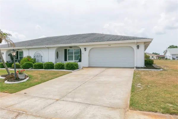 Property Slideshow image 2 of 36 | 1616 bentwood dr, Sun City Center, FL, 33573