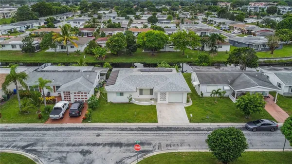 Property Slideshow image 2 of 57 | 735 nw 73rd ter, Margate, FL, 33063