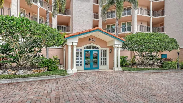 Property Slideshow image 3 of 62 | 5420 eagles point cir 206, Sarasota, FL, 34231