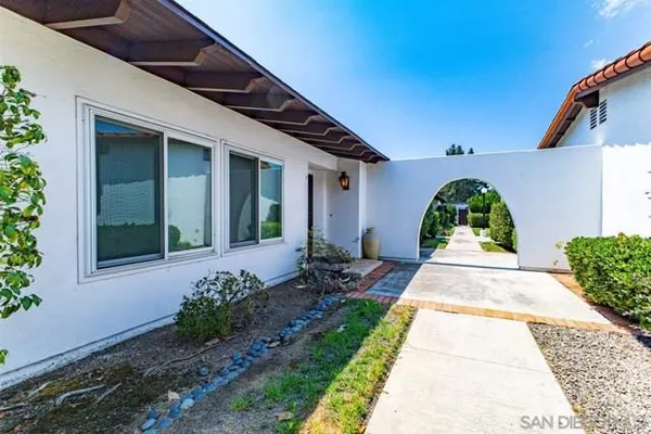 Property Slideshow image 2 of 39 | 16577 caminito vecinos 19, San Diego, CA, 92128