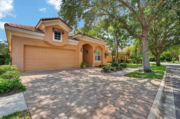 Property Slideshow image 2 of 32 | 10 lakeside way, Palm Coast, FL, 32137