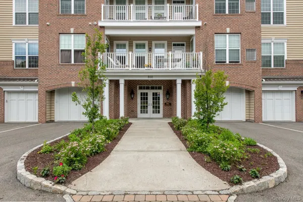 Property Slideshow image 2 of 48 | 835 regency dr, Fishkill, NY, 12524