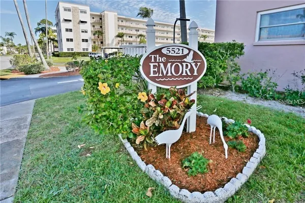 Property Slideshow image 2 of 40 | 5521 80th st n unit 503, St Petersburg, FL, 33709