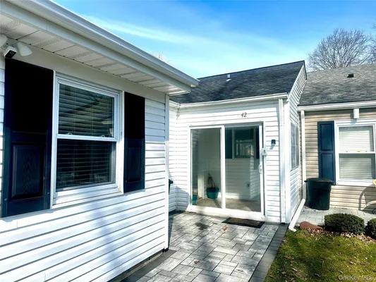 Property Slideshow image 2 of 14 | 42 freemont ln, Brookhaven, NY, 11727