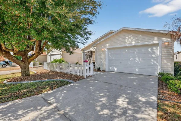 Property Slideshow image 2 of 40 | 281 katherine pl, The Villages, FL, 32162