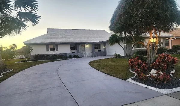 Property Slideshow image 2 of 25 | 723 elkhorn rd, Sun City Center, FL, 33573