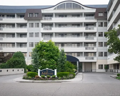 Property Slideshow image 3 of 43 | 100 harbor view dr 251, North Hempstead, NY, 11050