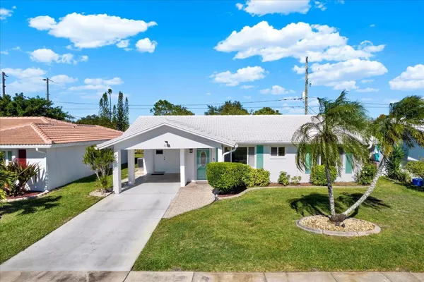Property Slideshow image 2 of 25 | 4223 93rd ter n # 5, Pinellas Park, FL, 33782