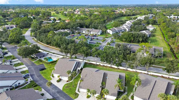 Property Slideshow image 3 of 50 | 6228 country club way, Sarasota, FL, 34243