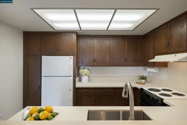 Property Slideshow image 3 of 38 | 1348 rockledge ln 4, Walnut Creek, CA, 94595