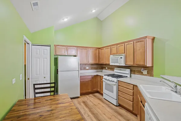 Property Slideshow image 2 of 21 | 1944 timbers edge cir, Joliet, IL, 60431