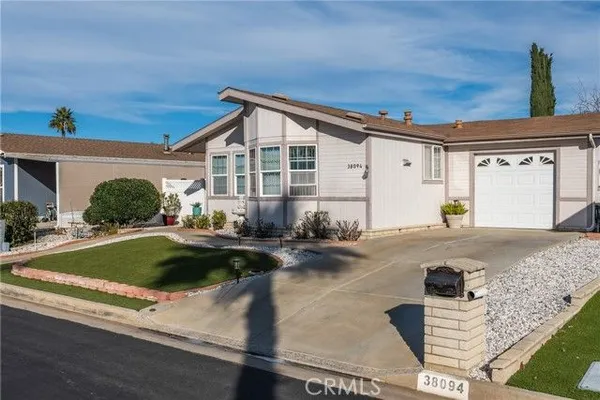 Property Slideshow image 2 of 49 | 38094 calle amigable, Murrieta, CA, 92563