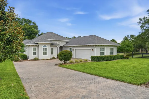 Property Slideshow image 2 of 74 | 5066 greens dr, Lady Lake, FL, 32159