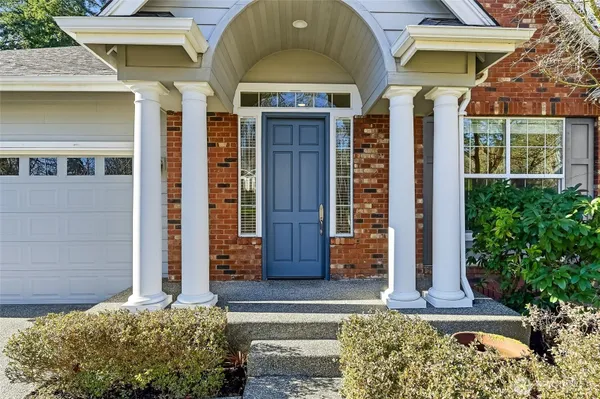 Property Slideshow image 2 of 40 | 13933 morgan dr, Redmond, WA, 98053