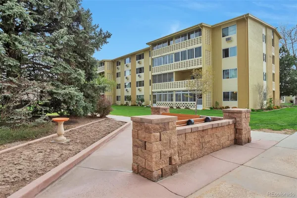Property Slideshow image 2 of 15 | 9340 e center ave apt 8a, Denver, CO, 80247
