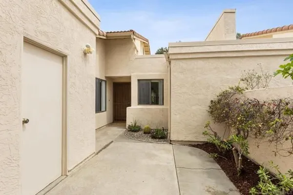 Property Slideshow image 3 of 47 | 18011 avenida alozdra, San Diego, CA, 92128