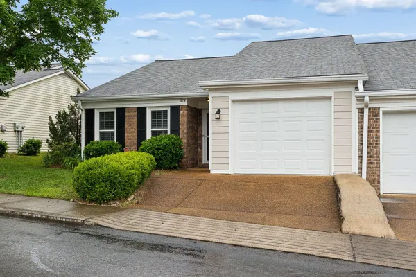 Property Slideshow image 3 of 37 | 814 marquette dr, Nashville, TN, 37205