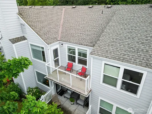 Property Slideshow image 2 of 33 | 22215 se 42nd ln 2079, Issaquah, WA, 98029