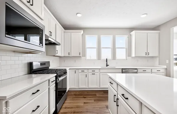 Property Slideshow image 2 of 36 | 13007 seven springs ln, Noblesville, IN, 46060