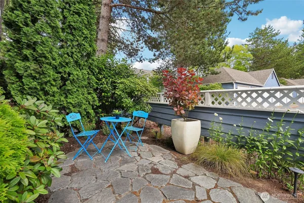Property Slideshow image 2 of 40 | 3935 226th pl 111, Issaquah, WA, 98029
