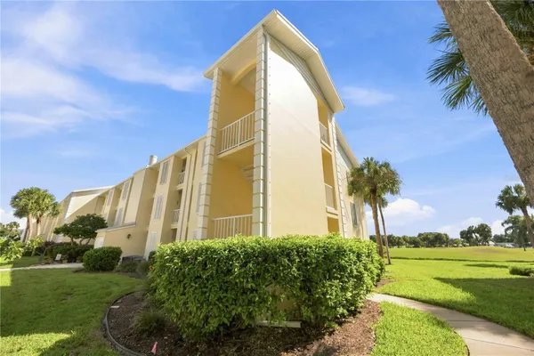 Property Slideshow image 3 of 61 | 406 cerromar cir 328, Venice, FL, 34293