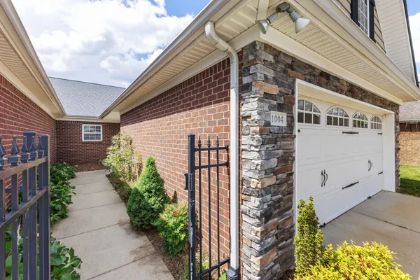 Property Slideshow image 2 of 36 | 395 devon chase hl 1004, Gallatin, TN, 37066