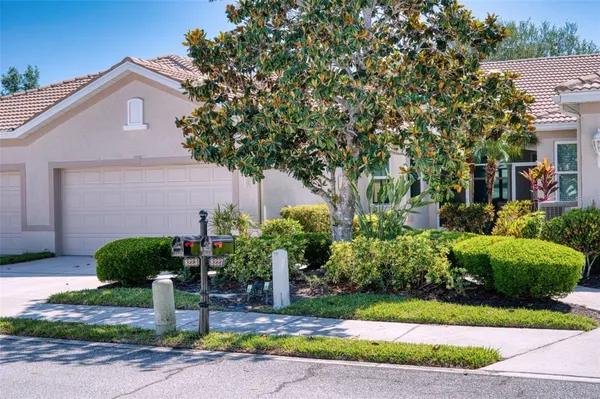 Property Slideshow image 2 of 39 | 8223 simpson falls ct, Sarasota, FL, 34243