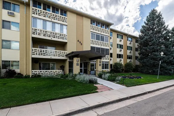 Property Slideshow image 3 of 38 | 695 s alton way 5a, Denver, CO, 80247