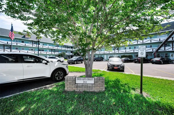 Property Slideshow image 2 of 37 | 2043 denmark st 39, Clearwater, FL, 33763