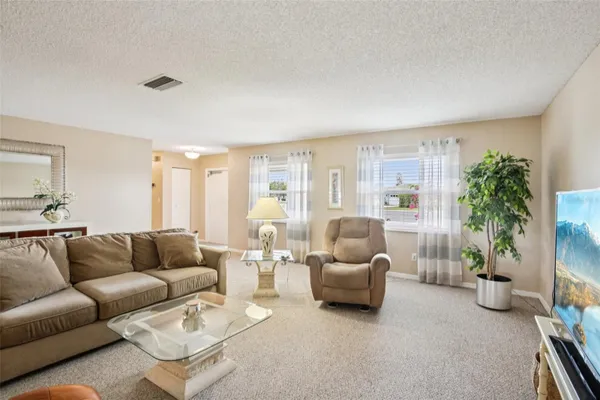 Property Slideshow image 3 of 52 | 504 lime tree ct, Sun City Center, FL, 33573