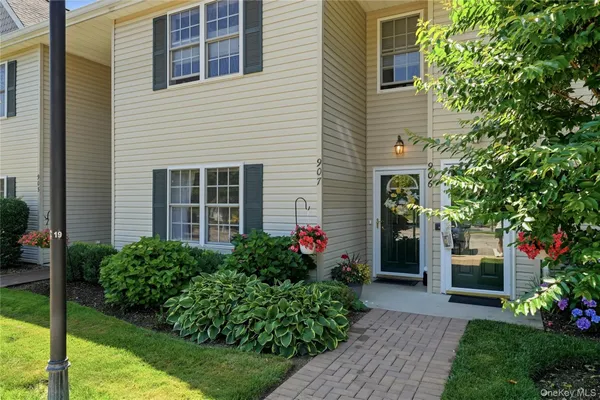 Property Slideshow image 2 of 41 | 907 altessa blvd, Huntington, NY, 11747