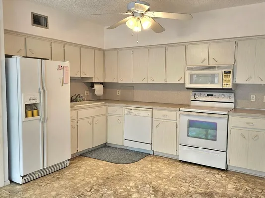 Property Slideshow image 3 of 17 | 2284 philippine dr 39, Clearwater, FL, 33763