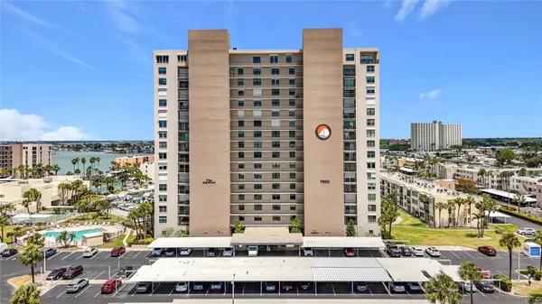 Property Slideshow image 2 of 62 | 7300 sun island dr 1403, South Pasadena, FL, 33707