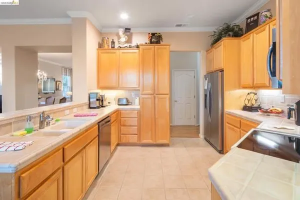 Property Slideshow image 2 of 30 | 725 richardson dr, Brentwood (Cc), CA, 94513