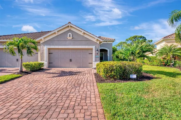 Property Slideshow image 3 of 32 | 1321 backspin dr, Englewood, FL, 34223