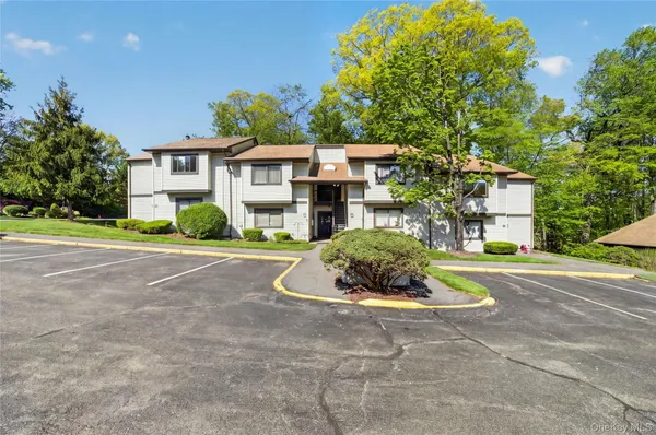 Property Slideshow image 3 of 42 | 80 c independence ct, Yorktown, NY, 10598