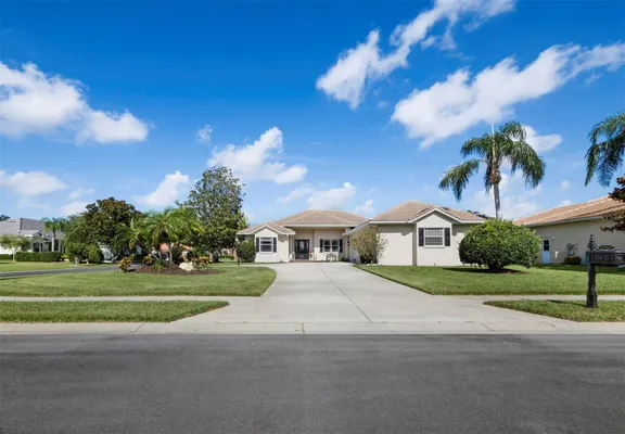 Property Slideshow image 2 of 60 | 6643 butlers crest dr, Bradenton, FL, 34203