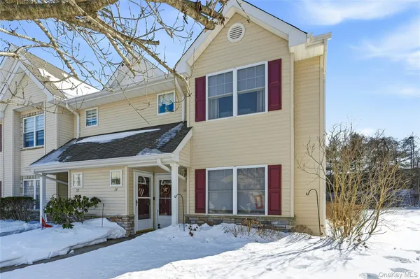 Property Slideshow image 2 of 36 | 54 morley cir, Melville, NY, 11747